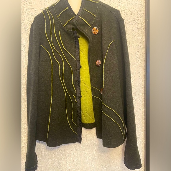 Grey and green Icelandic Design sweater - Picture 1 of 3